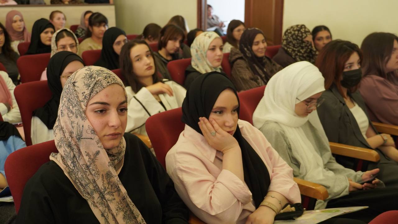 Правила дорожного движения — это не просто строчки в учебнике, а реальный залог безопасности. Именно об этом студентам ГПК напомнили в по-настоящему ж...